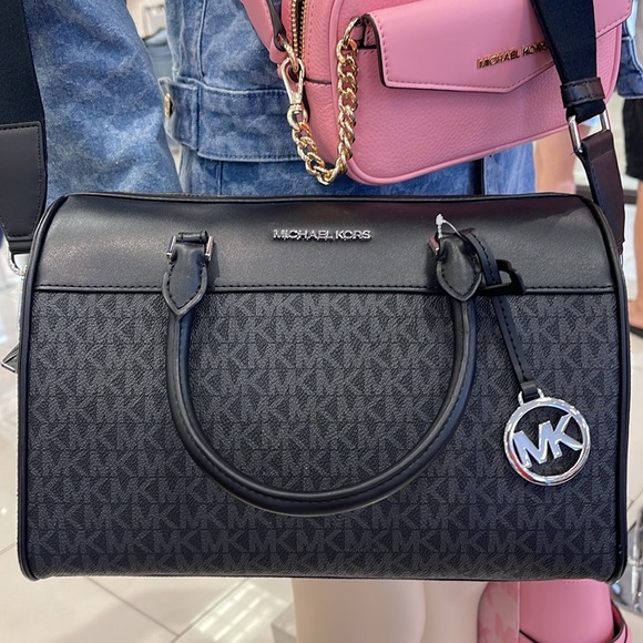 Michael Kors med Duffle Travel - Leather/Coated
35S2STFU2B
BLACK - Picture 16 of 16